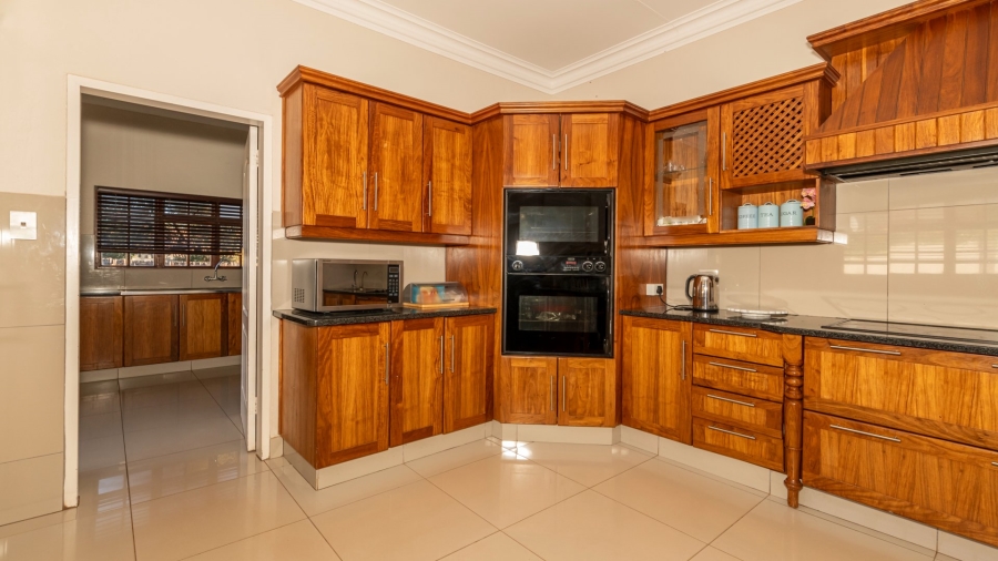 6 Bedroom Property for Sale in Wilkoppies North West